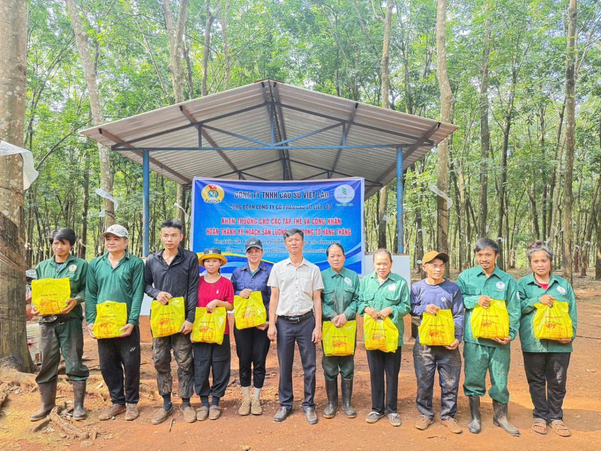 Công đoàn Cao su Việt Lào đẩy mạnh các hoạt động chăm lo người lao động trong Tháng Công nhân